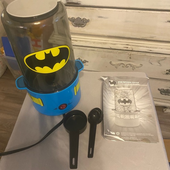 DC Comics Batman Mini Stir Popcorn Maker - Picture 10 of 10